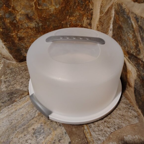 Sterilite Cake Server Storage Container and Carrier with Locking Lid - Picture 1 of 7